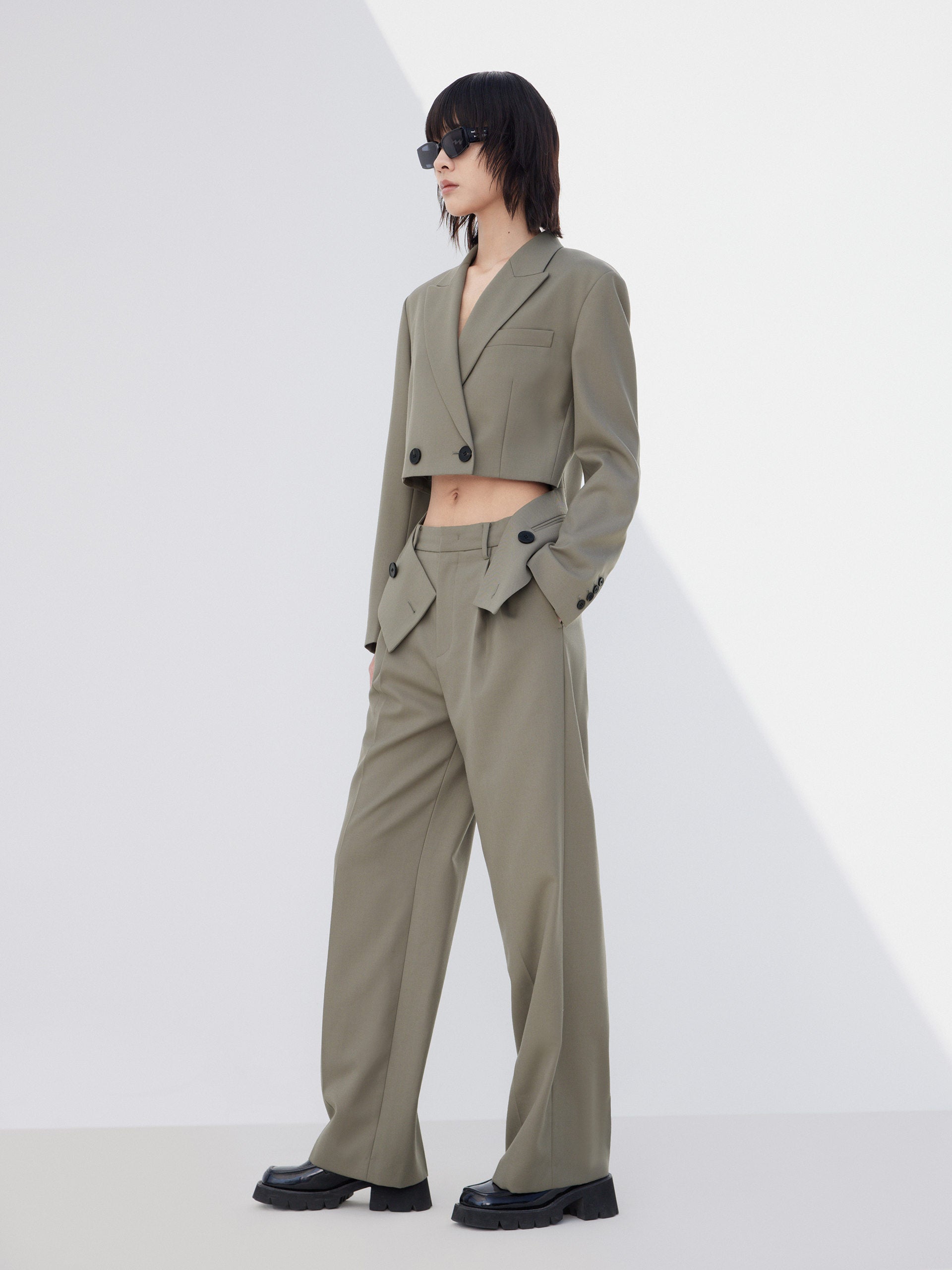 Women's Deconstructed Hem Wool-blend Suit Blazer in Olive