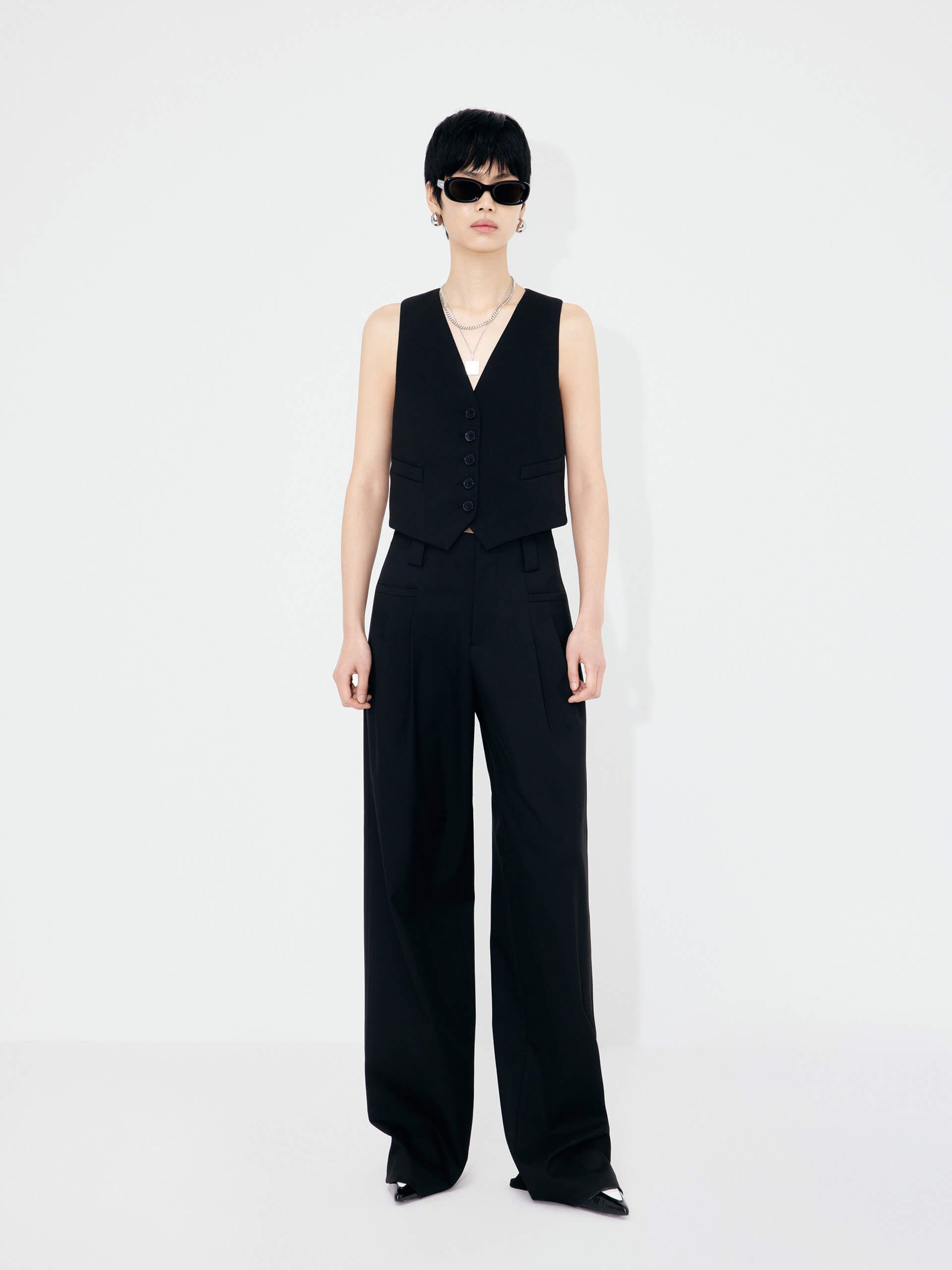 MO&Co. Women's Mid-rise Pleated Suit Pants in Black. Cut with a wide, straight leg and pleats on the front, these chic pants have a zipper and hook closure, plus belt loops for an extra polished look.