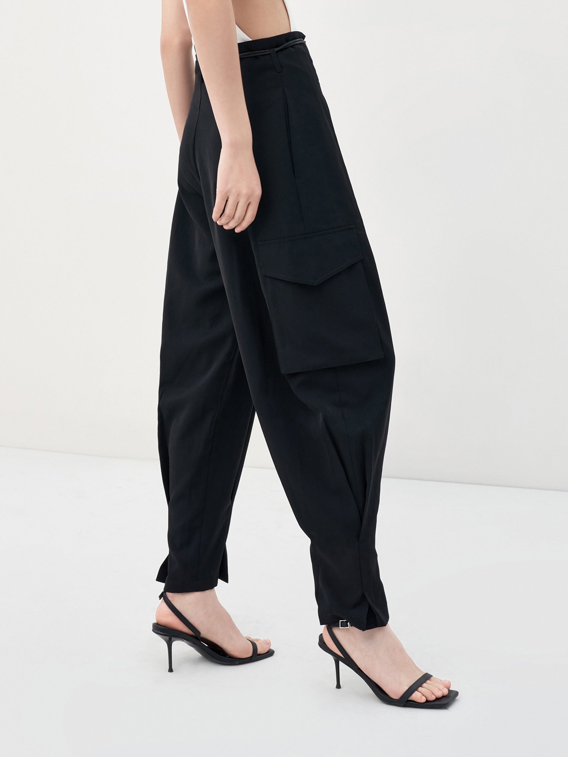 MO&Co. Women's High Waist Tapered Cargo Pants in Black