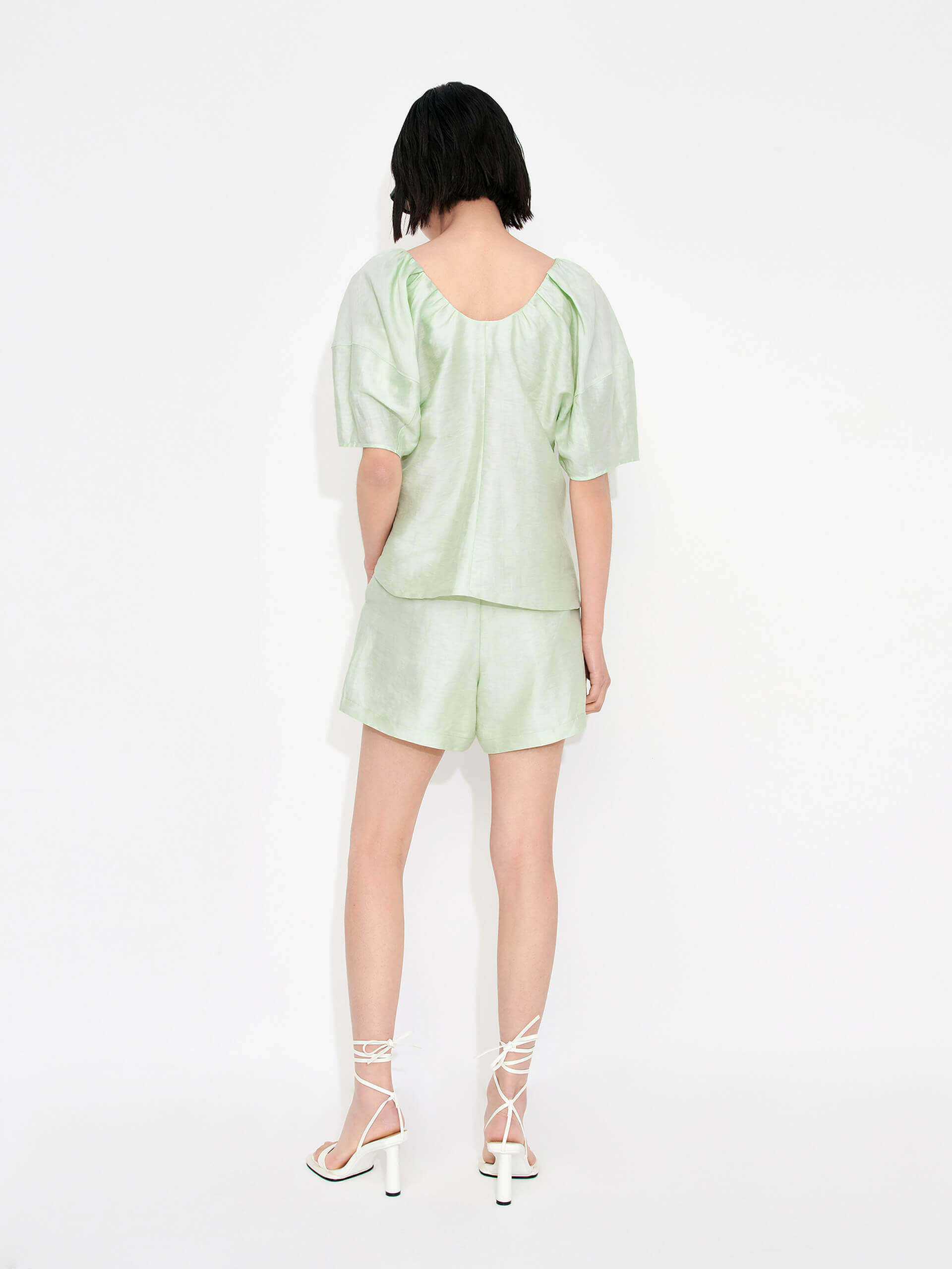 Stay cool and stylish in the MO&Co. Women's Linen Blend Relaxed Top in Mint. This lightweight top features a gathered neckline, soft glossy linen blend material, and a loose fit for ultimate comfort in the summer heat. The perfect choice for effortless summer style.