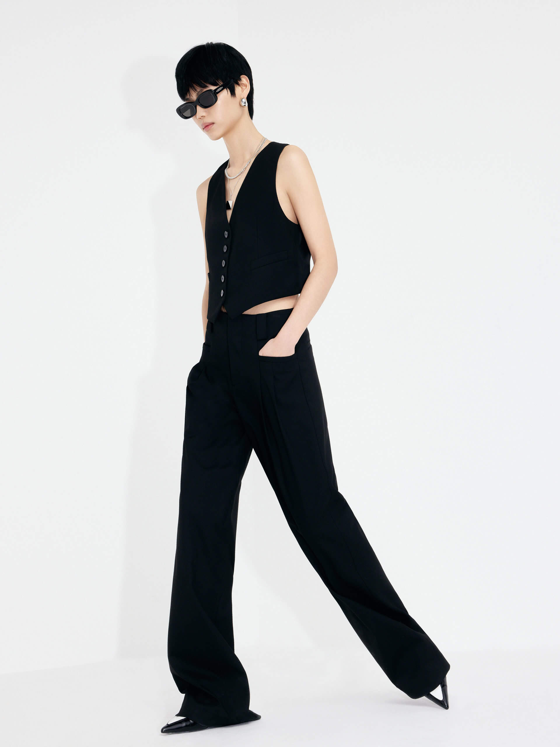 MO&Co. Women's Mid-rise Pleated Suit Pants in Black. Cut with a wide, straight leg and pleats on the front, these chic pants have a zipper and hook closure, plus belt loops for an extra polished look.