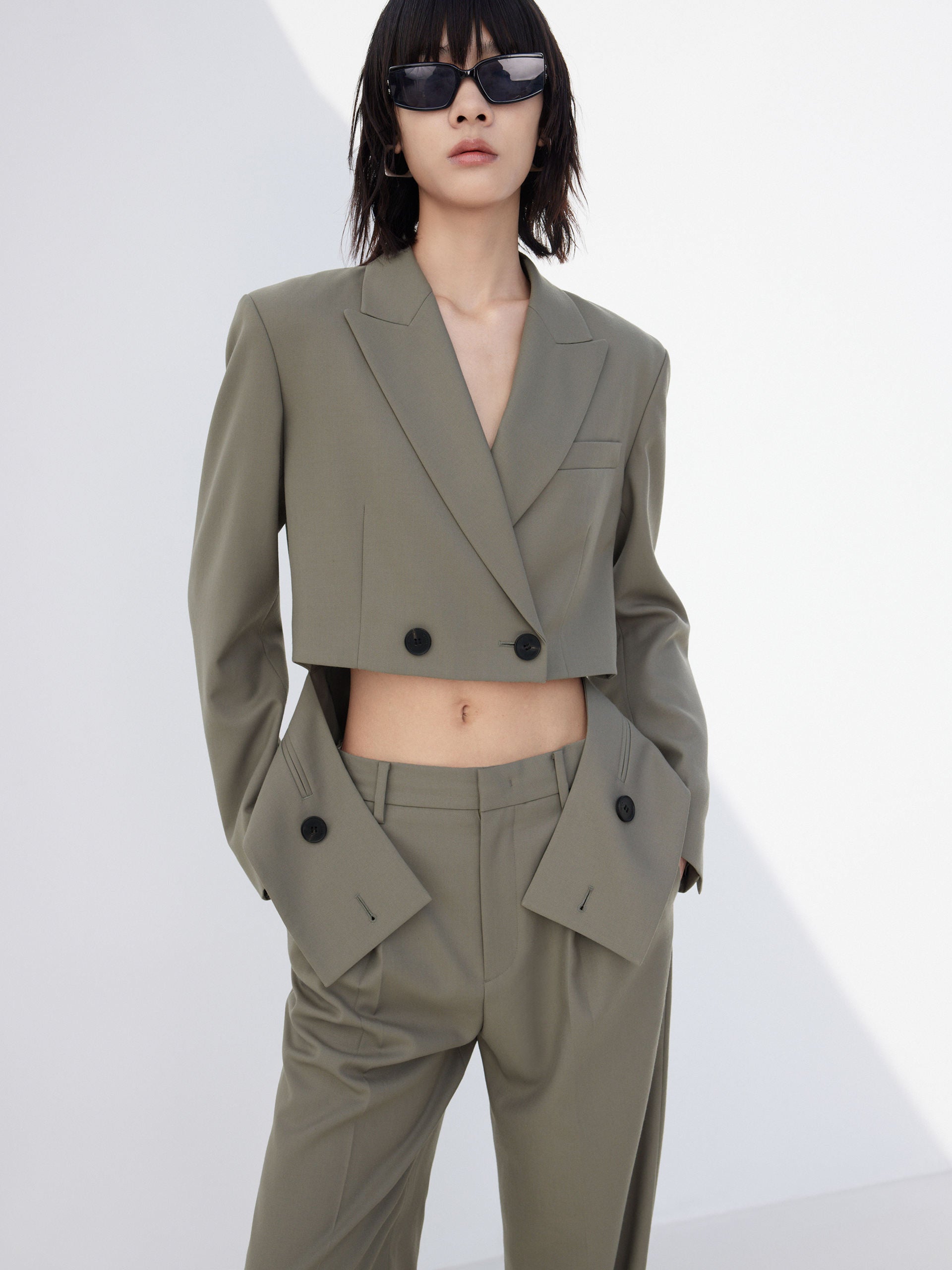 Women's Deconstructed Hem Wool-blend Suit Blazer in Olive