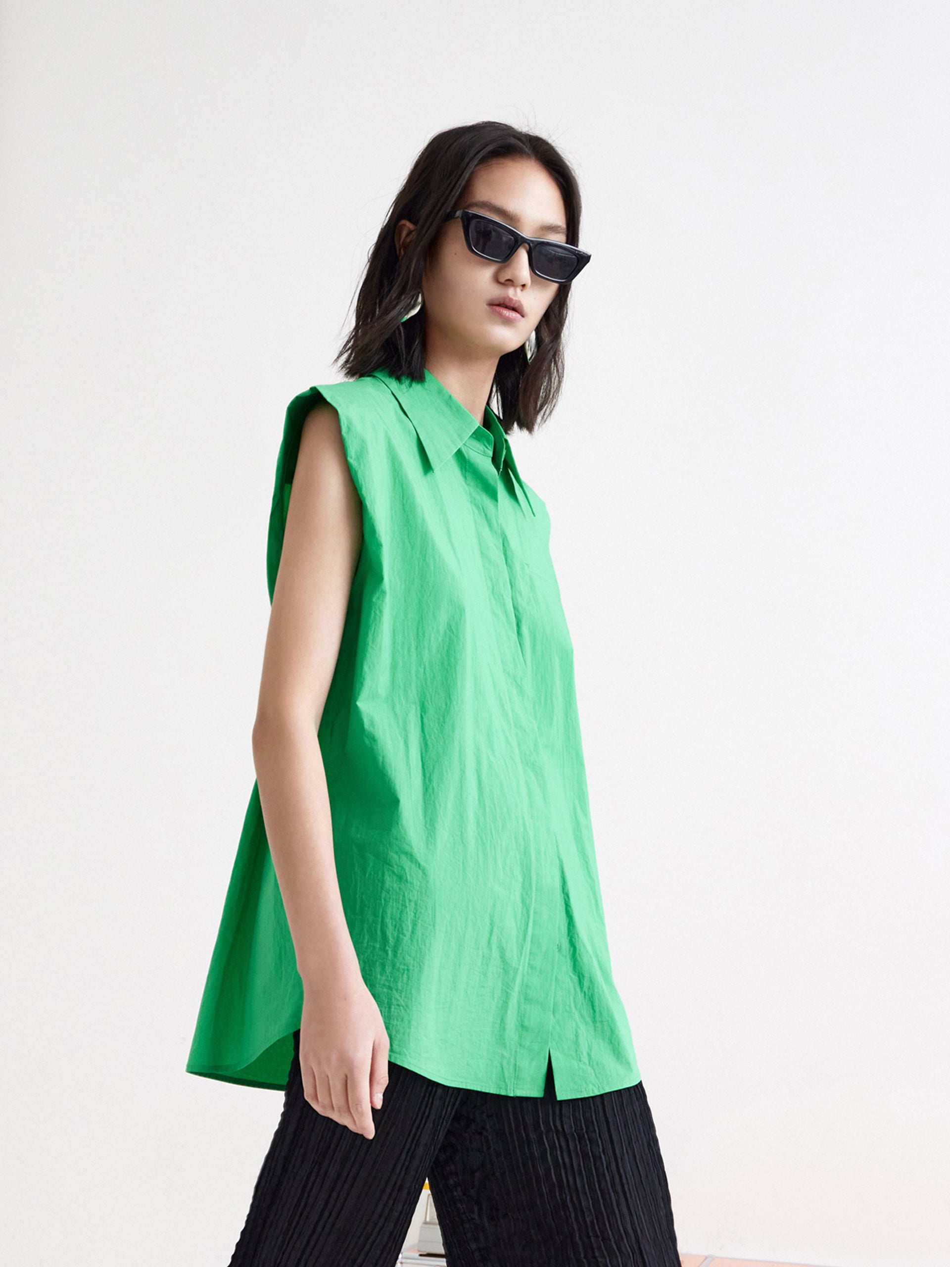 Women's Sleeveless Cotton Shirt with Tie in Green