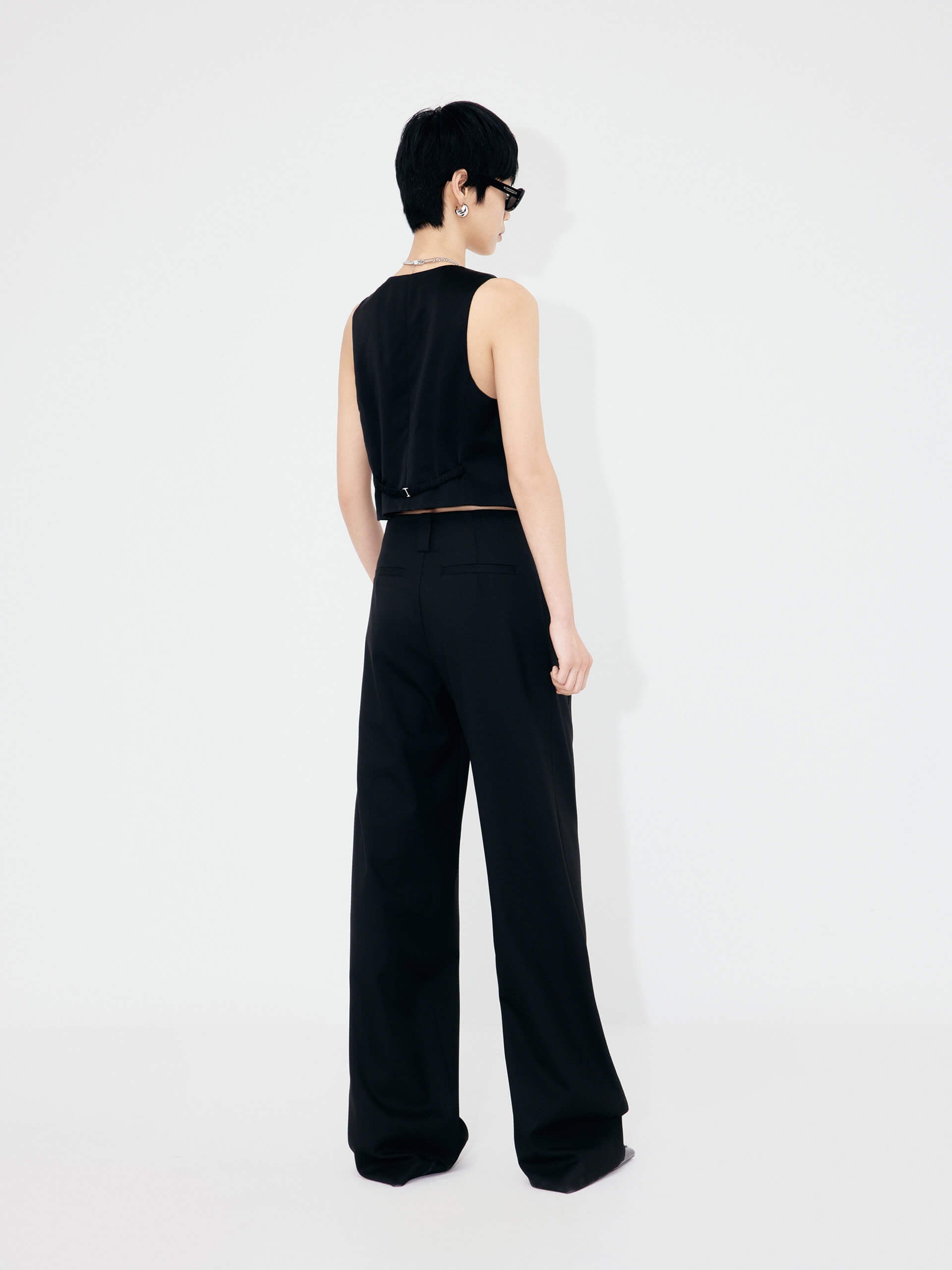 MO&Co. Women's Mid-rise Pleated Suit Pants in Black. Cut with a wide, straight leg and pleats on the front, these chic pants have a zipper and hook closure, plus belt loops for an extra polished look.