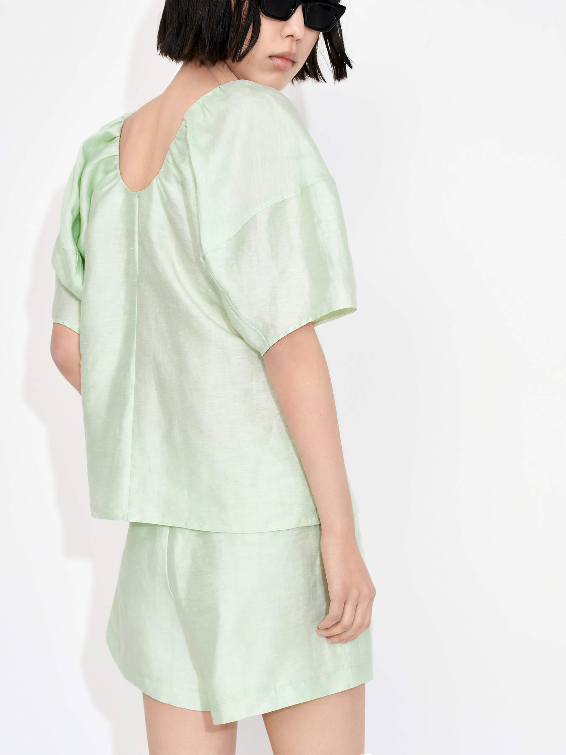 Stay cool and stylish in the MO&Co. Women's Linen Blend Relaxed Top in Mint. This lightweight top features a gathered neckline, soft glossy linen blend material, and a loose fit for ultimate comfort in the summer heat. The perfect choice for effortless summer style.