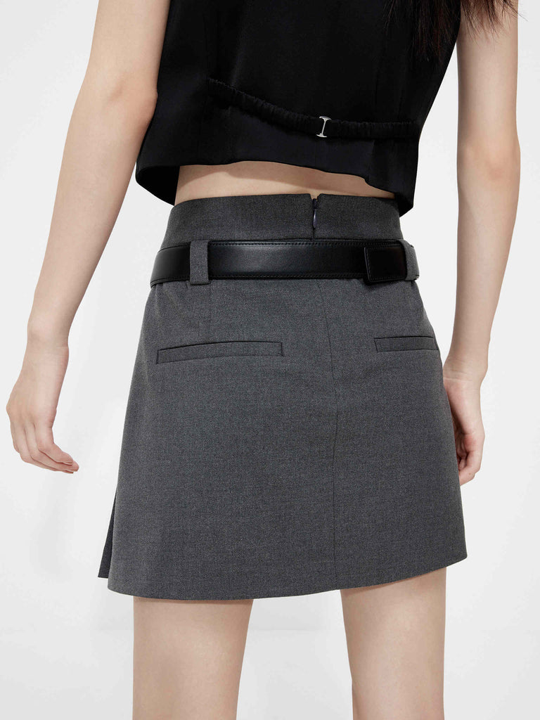 MO&Co. Women's Pleated Mini Skirt in Grey with Belt features mini length, pleated details at front, low-rise belt loops design & a hidden back zipper closure, it's sure to be a wardrobe staple! 