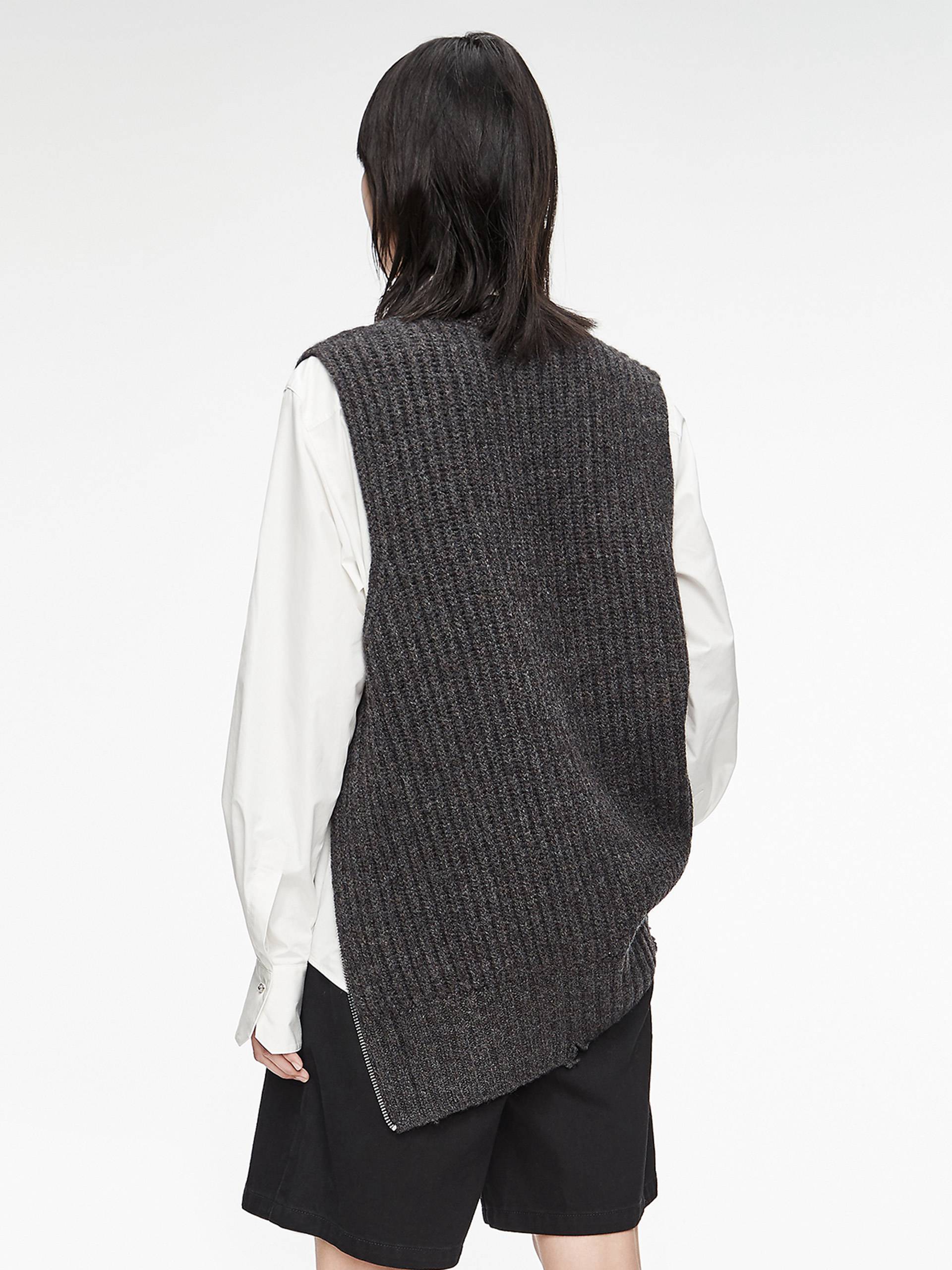 MO&Co. Women's Frayed V-Neck Wool Knit Vest