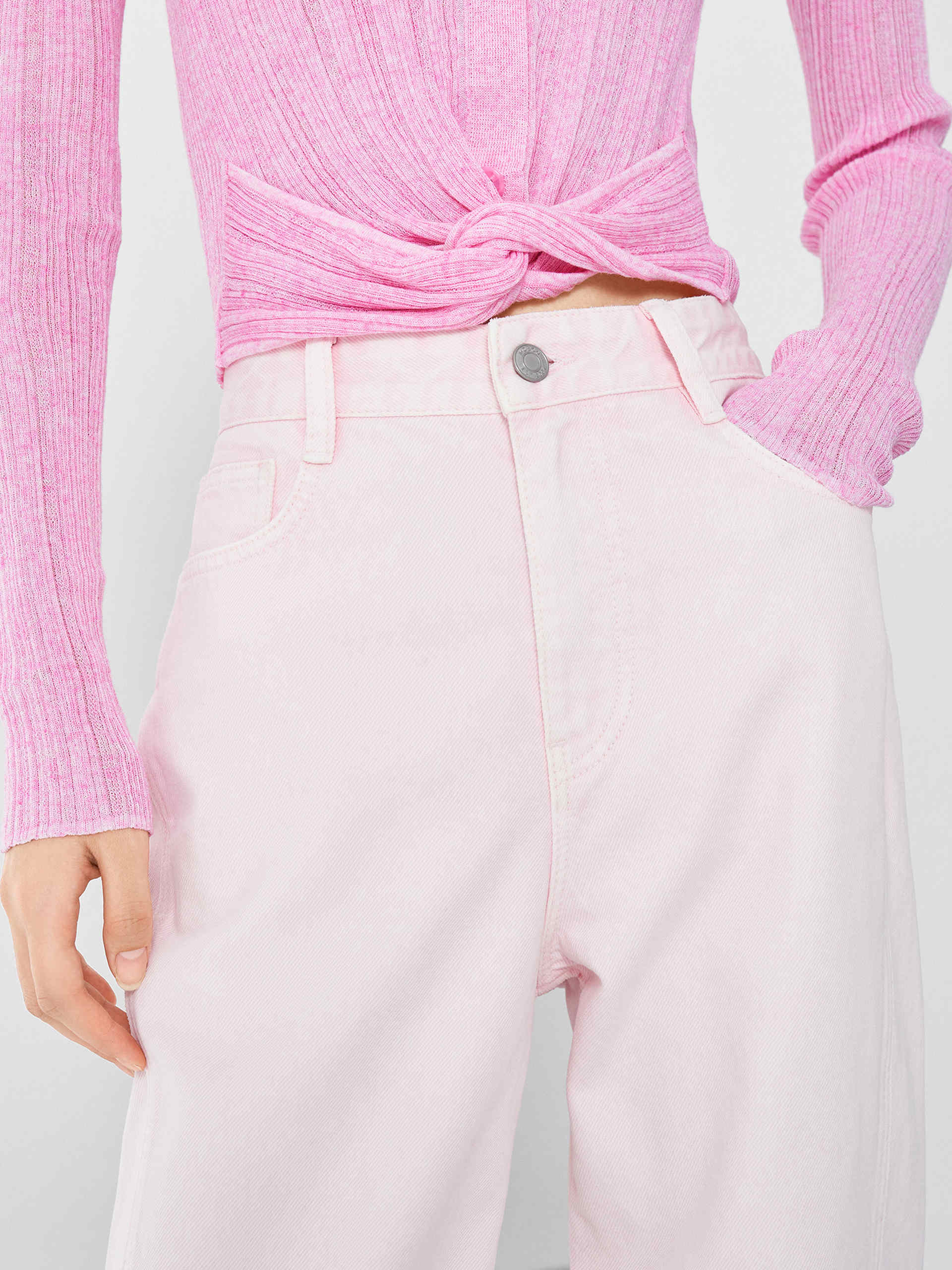 Women's Slanted Seam Details Mid-rise Straight Jeans in Pink