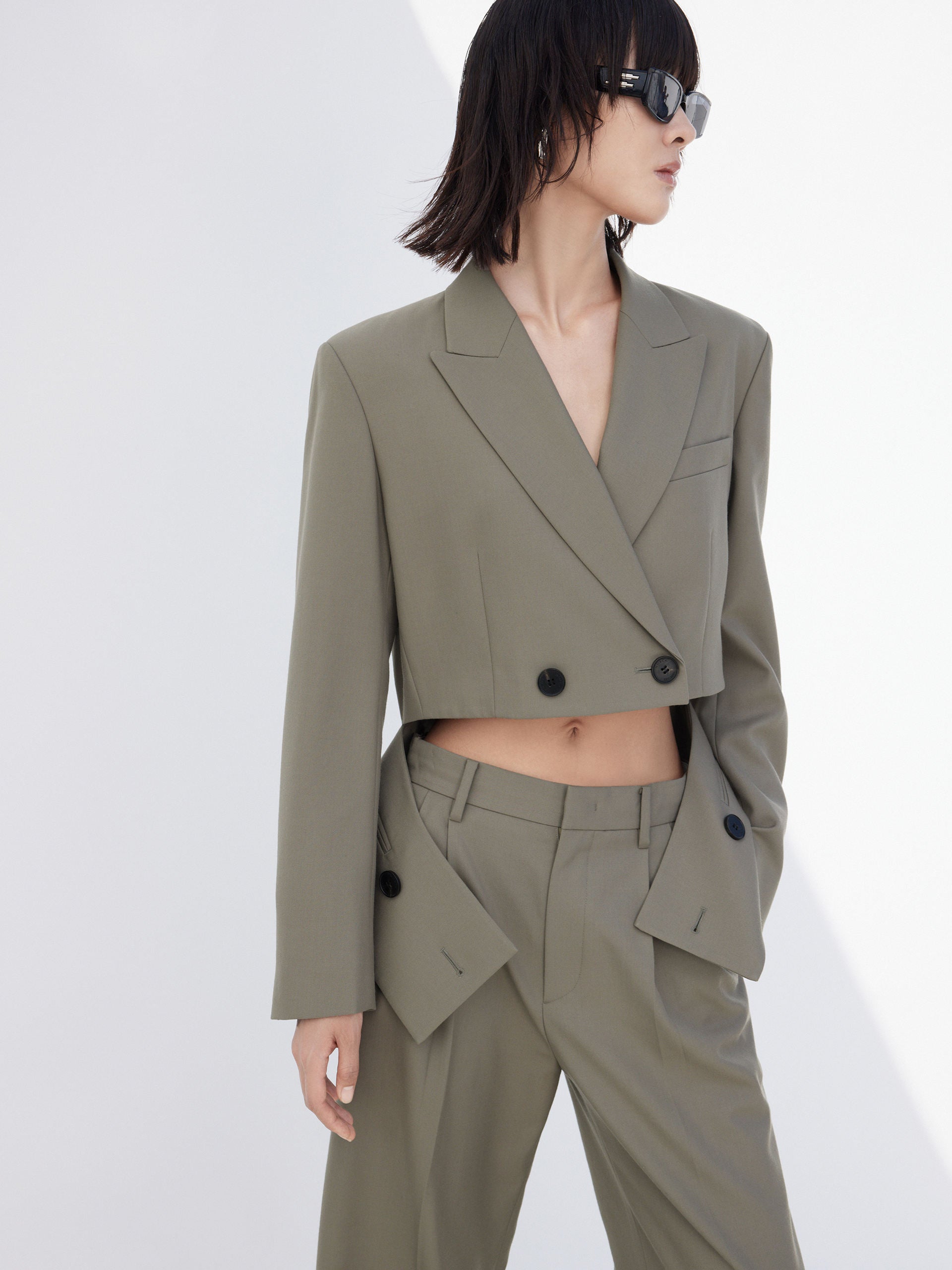 Women's Deconstructed Hem Wool-blend Suit Blazer in Olive