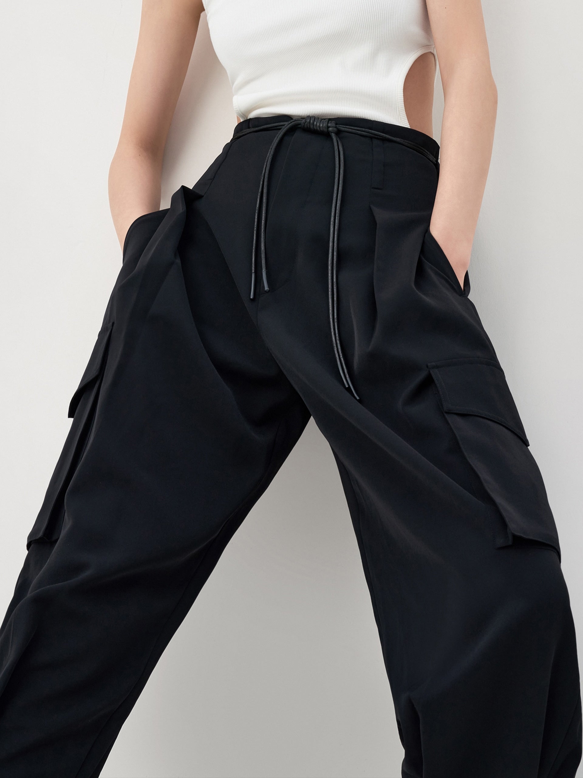 MO&Co. Women's High Waist Tapered Cargo Pants in Black