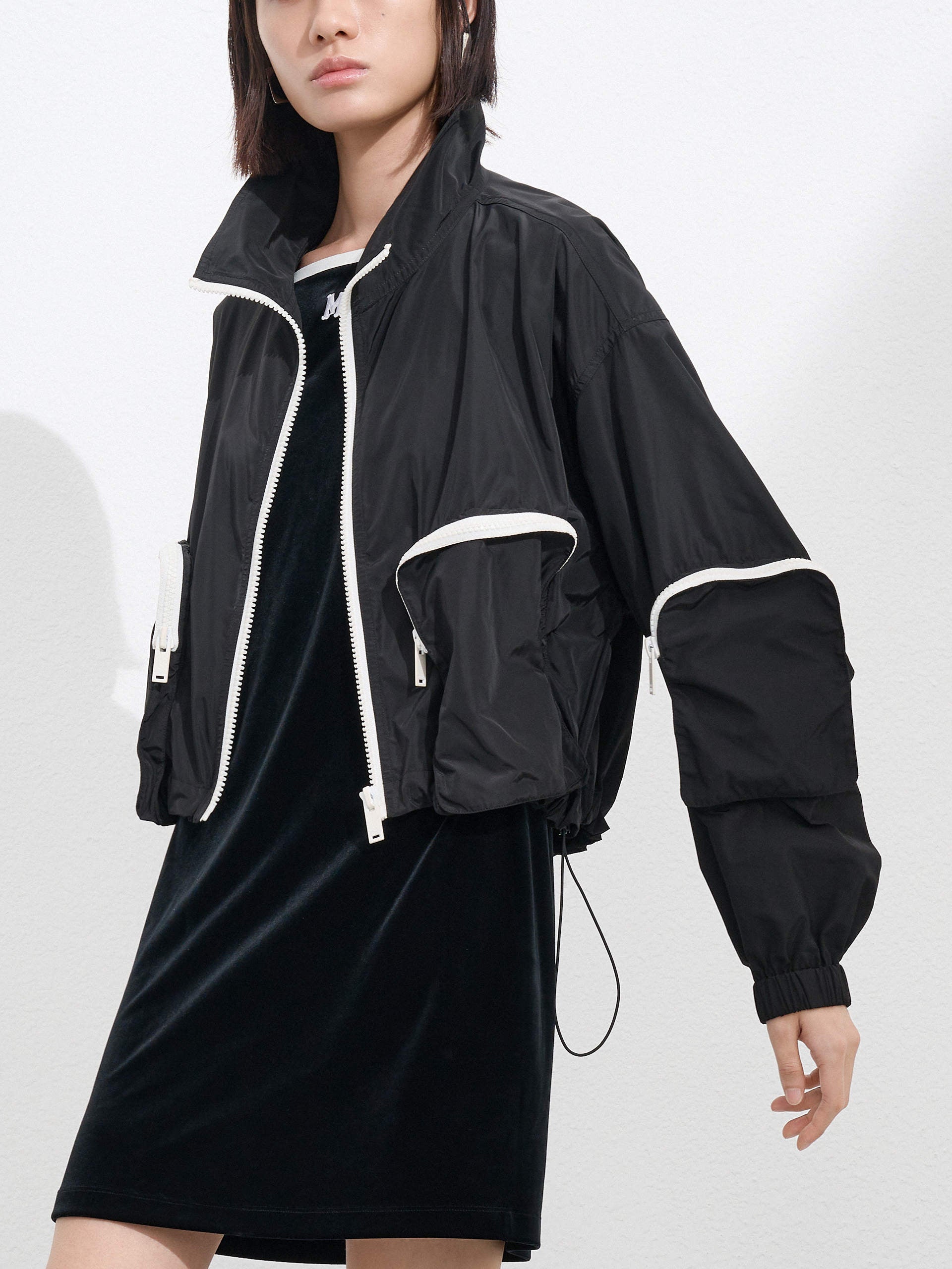 Athleisure Cropped Gorpcore Jacket in Black