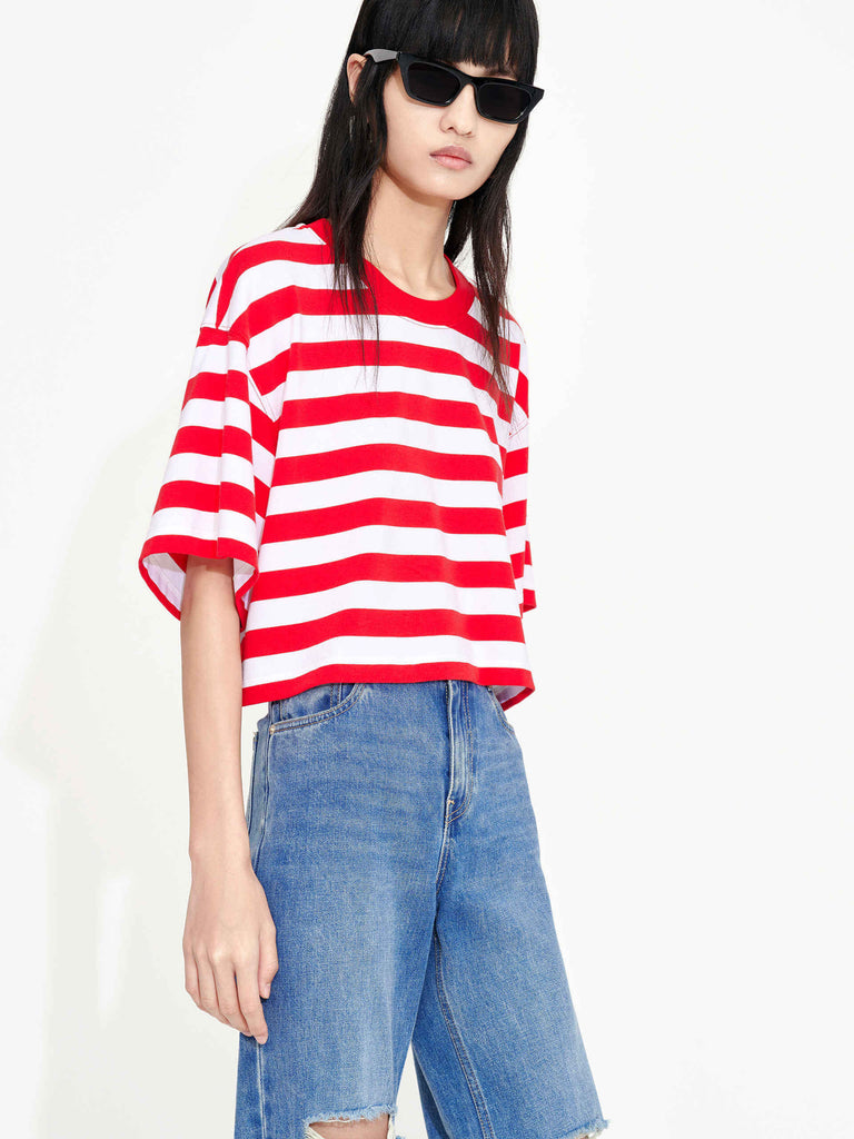 MO&Co. Women's Cropped Stripe Cotton T-shirt for summer casual days. Features a cropped, relaxed fit and classic red and white stripes