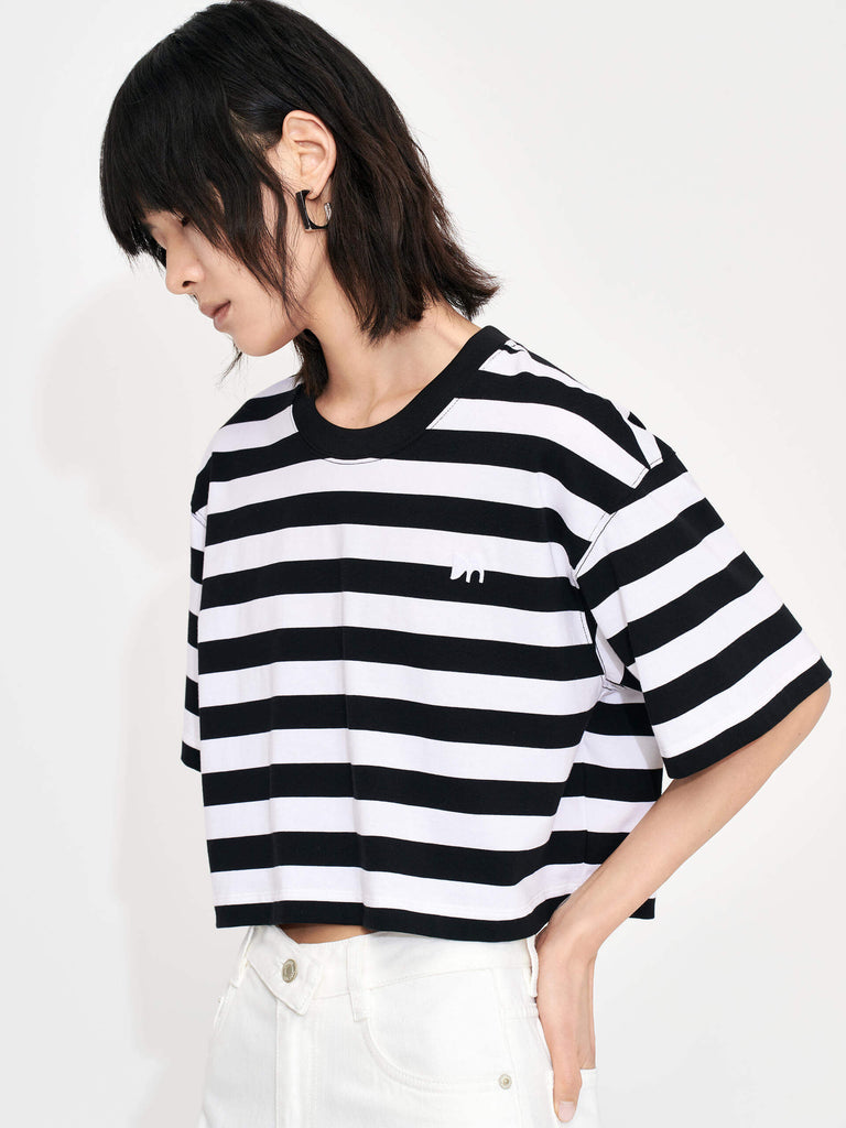 MO&Co. Women's Cropped Stripe Cotton T-shirt for summer casual days. Features a cropped, relaxed fit and classic black and white stripes