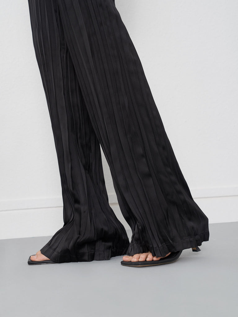 Pleated Textured Straight Black Pants