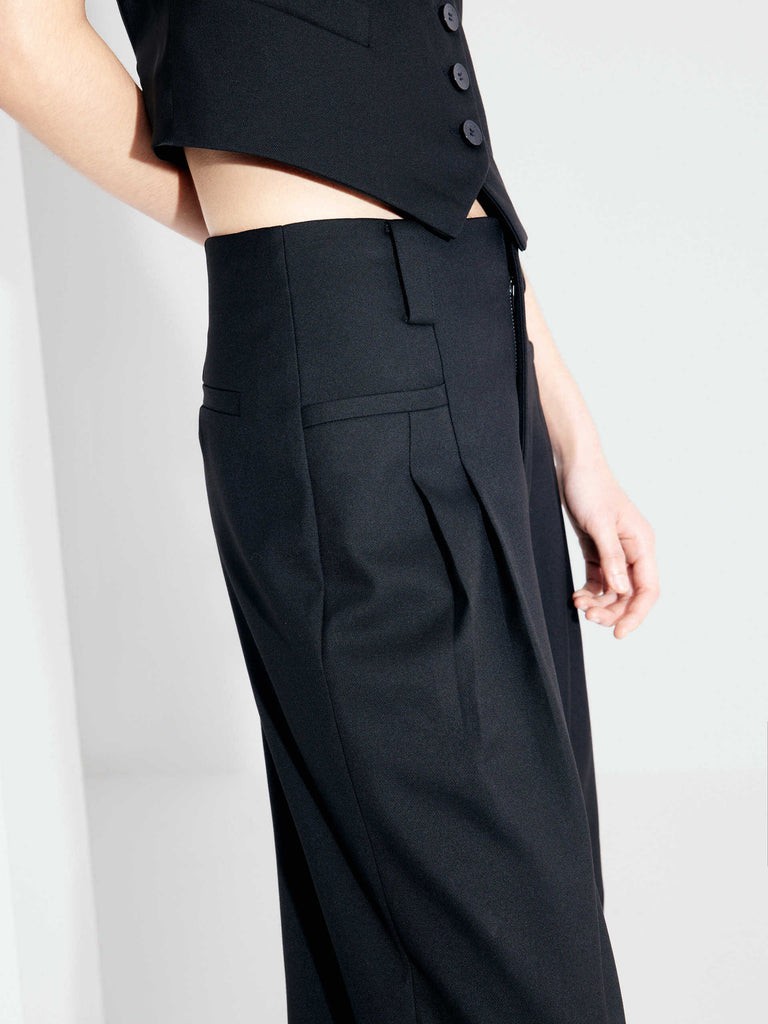 MO&Co. Women's Mid-rise Pleated Suit Pants in Black. Cut with a wide, straight leg and pleats on the front, these chic pants have a zipper and hook closure, plus belt loops for an extra polished look.