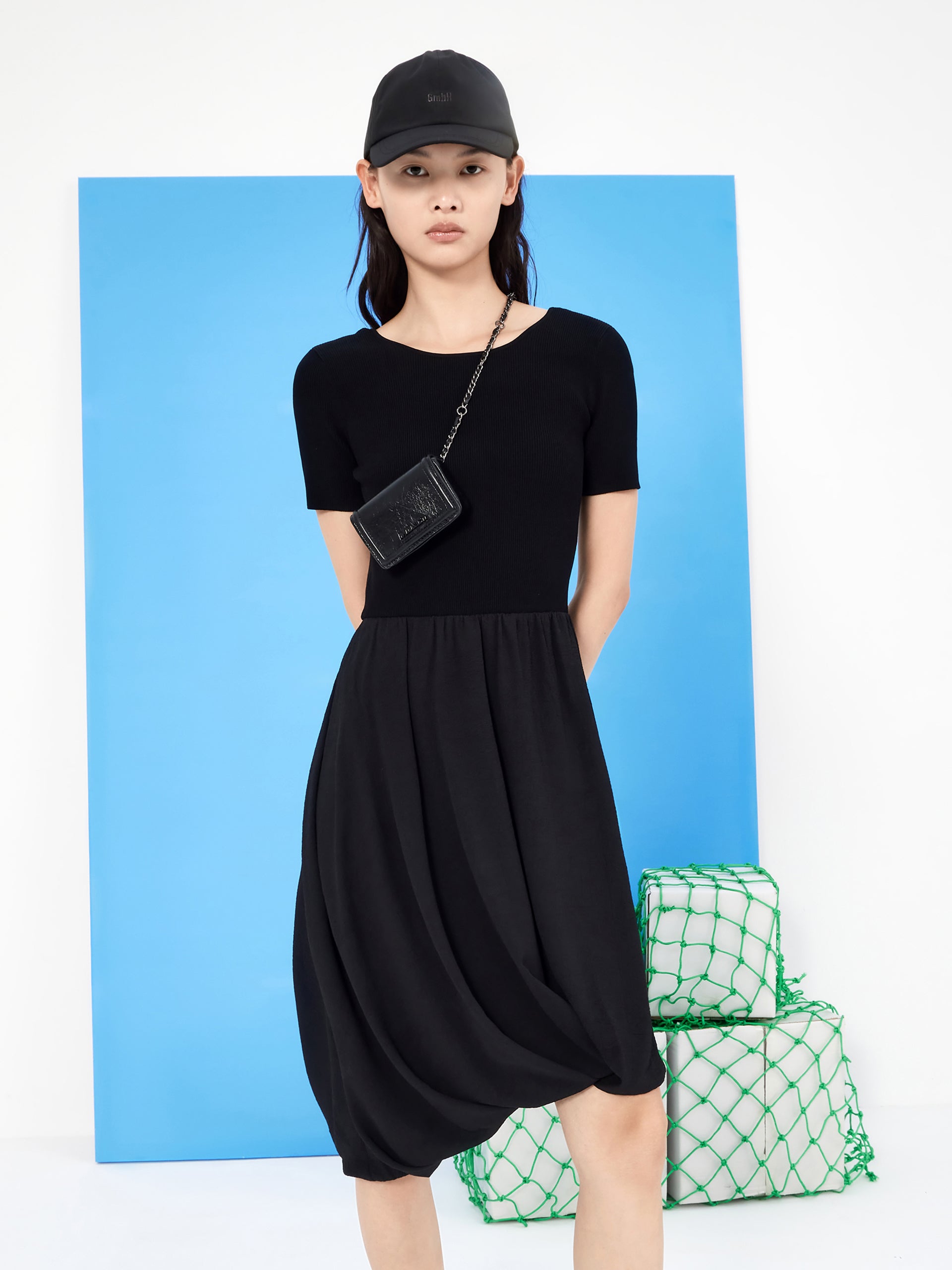 MO&Co. Women's Irregular Hem Dress Fitted Casual Round Neck Black Short Sleeves